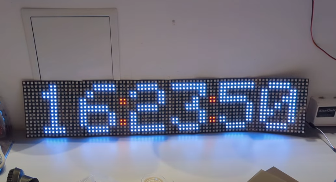 horloge en cours de contruction